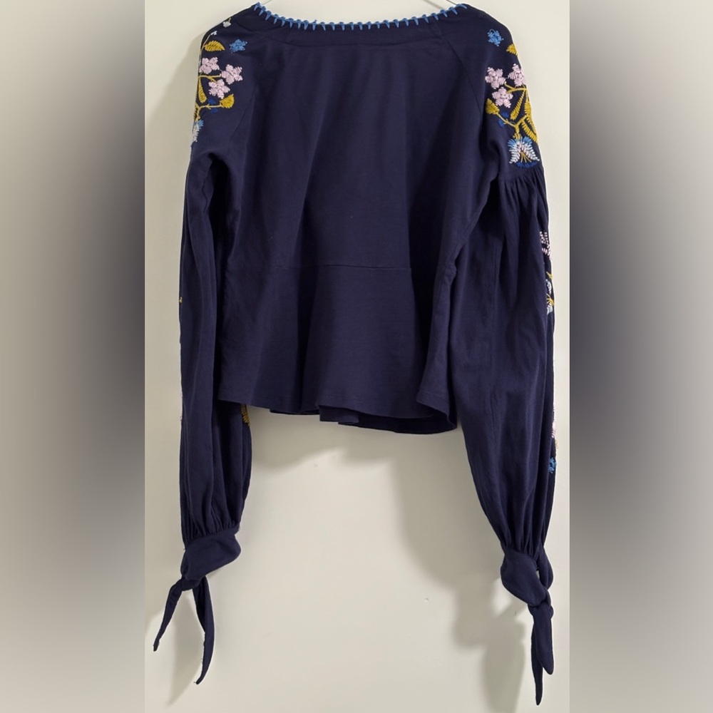 Free People Navy Blue Embroidered Blouse w Juliette Sleeves Sz M - Picture 8 of 16